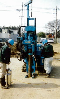 土壌汚染調査機・口元掘削状況